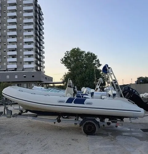 alquiler de barco sin licencia en Marbella, Andalucía
